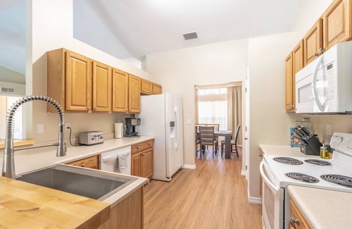 Diplomat House | Sun N Fun! Heated Pool & Game Room