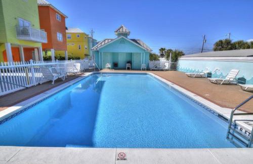 Lullwater Beach House | Sun Of A Beach - Beautiful Home Next To Pier Park - Swimming Pool!
