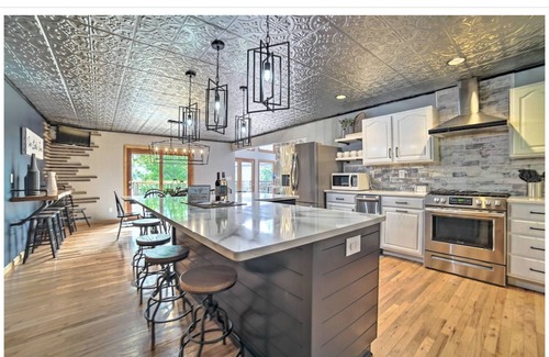 La Follette House | Sun-Sational Point Waterfront Home 7Bedroom 5Bath Private Dock on 2.5 Acres