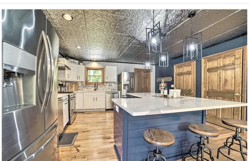 La Follette House | Sun-Sational Point Waterfront Home 7Bedroom 5Bath Private Dock on 2.5 Acres