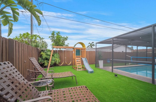 Sunrise House | Sun-Soaked FLL Getaway Pool BBQ Near Beaches