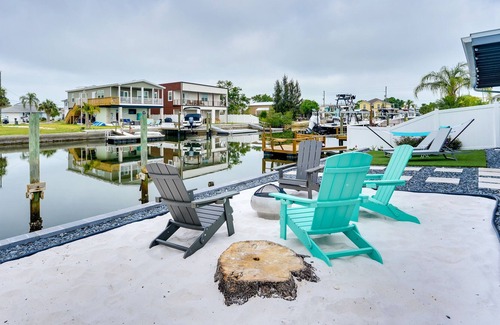 Hudson Beach Estates House | Sun-Soaked Hudson Retreat on Canal: Pets Welcome!