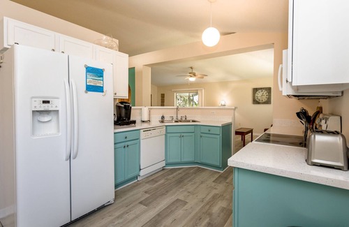 Sebastian Highlands House | Sun Soaked SPACIOUS COASTAL RETREAT Hideaway