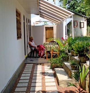 Thalaramba House | Sun & Tree HomeStay (With Green Nature View)