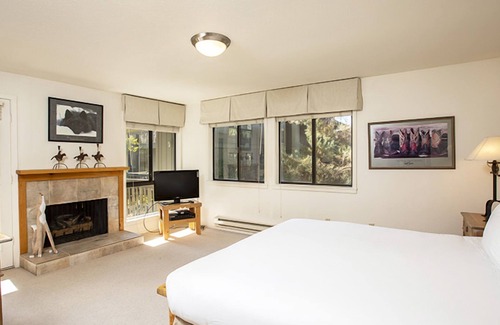 Elkhorn Hotel | Sun Valley Resort, Three Bedroom Four Beds Village Condo