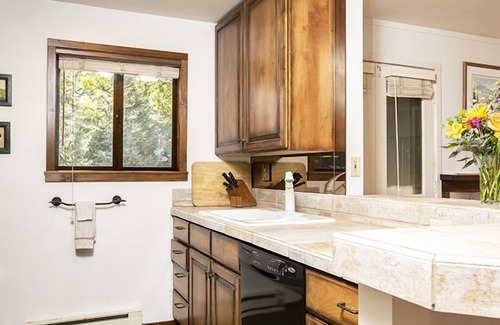 Elkhorn Hotel | Sun Valley Resort, Three Bedroom Four Beds Village Condo