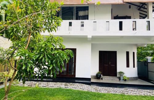 Thiranagama House | Sun White Villa