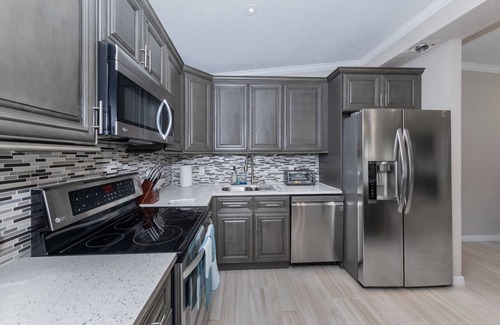 Park East House | Sunaire Terrace within minutes to Downtown Sarasota