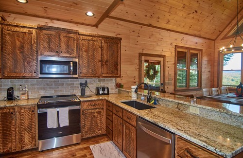 Cherry Log Cabin | Sunbeam Mt Vista Panoramic View Hot Tub Game Room Pet Friendly