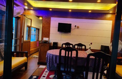 Alappuzha Boat Rental | Sunbirds Premium House Boat at Alleppey Backwaters Kerala