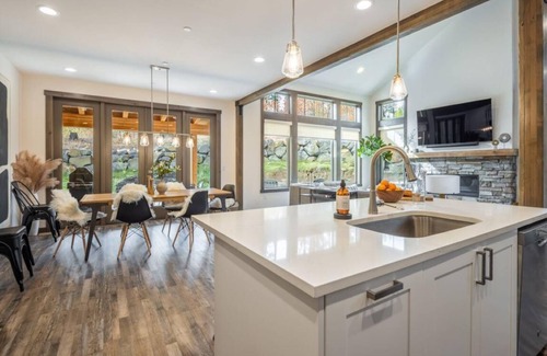Cle Elum House | Suncadia 5 Bdrm Home with Secret Bunk Room and Hot Tub Fun for the Kids