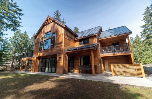 Roslyn House | Suncadia Serenity on 13 Villa with ev charger