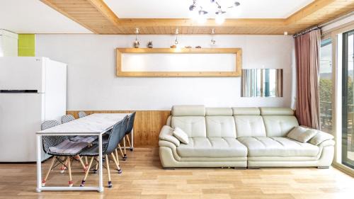 Tarimok House | suncheon romance pension