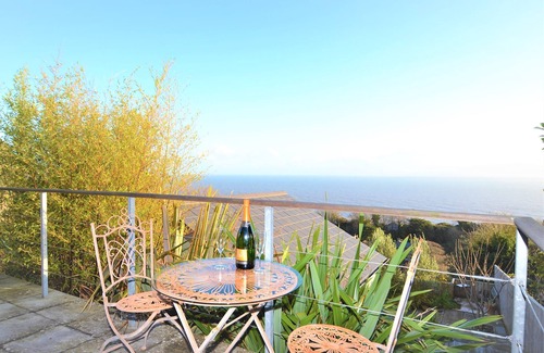 Ventnor Cottage | Suncliff - a house that sleeps 6 guests in 3 bedrooms