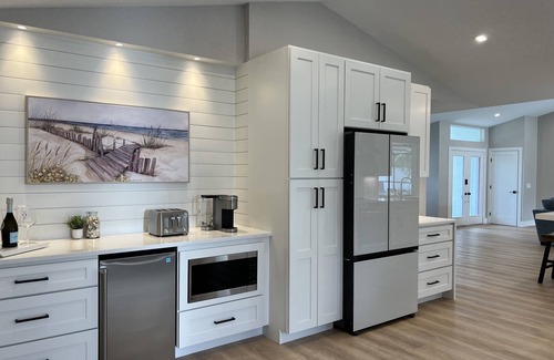South Venice House | SunCoast Luxury Estates-New, Spacious, Large Heated Pool, 10 min to the Beach