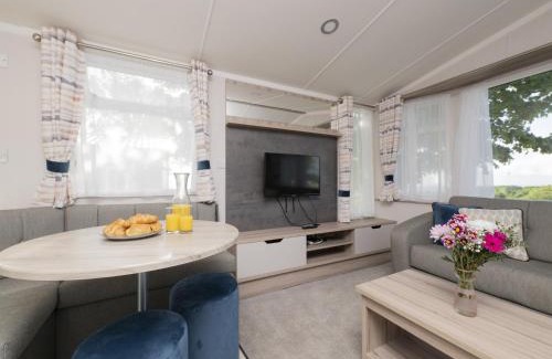 Looe House | Suncrest Plus Caravan by Belvilla