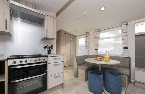 Looe House | Suncrest Plus Caravan by Belvilla