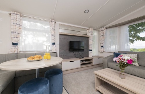 Looe House | Suncrest Plus Caravan by Belvilla