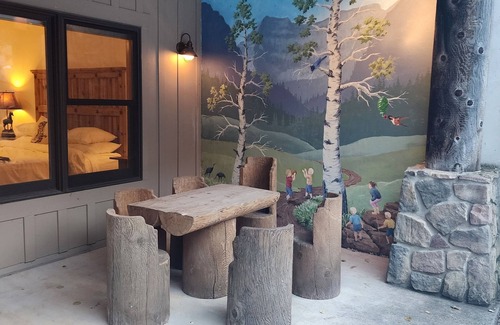 Sundance Cabin | Sundance, Spacious Vaulted Ceiling Cabin, Hot Tub, Huge Lawn, Mountain Views.