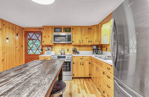 Sunday River Area Ski Chalet | Sunday River less than 1 mile! Hot Tub! Fire Pit! Sleeps 10!
