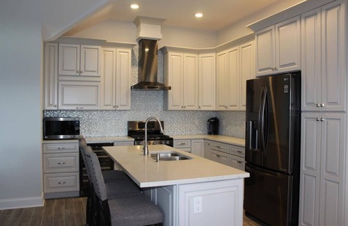 Beach Haven Condo | Sunday to Sunday. Elevator, Beach Badges. Roof top deck. WIFI. Bay side 4.