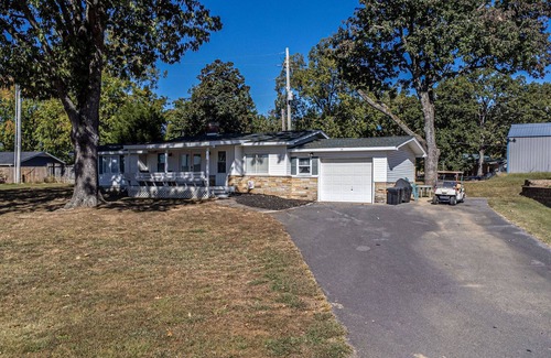 Gilbertsville House | Sundaze- NEWLY REMODELED! Come join us for a getaway to Kentucky Lake!