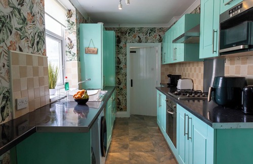 Sunderland House | Sunderland Top Rated Stay- Free Wi-fi, Free parking ,family/contractors
