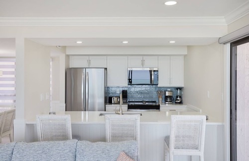 Beachview Country Club Estates Condo | Sundial A301- Gorgeous Beachfront Residence at Sundial Sanibel
