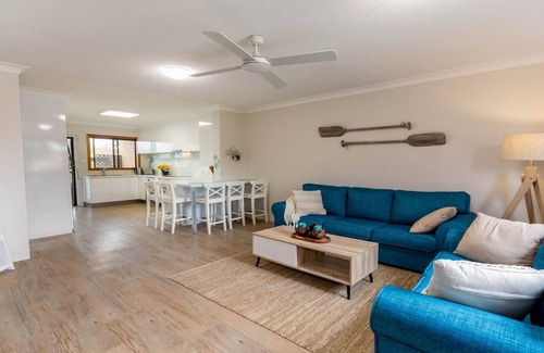 Bongaree Apartment | Sundown on the Water's Edge