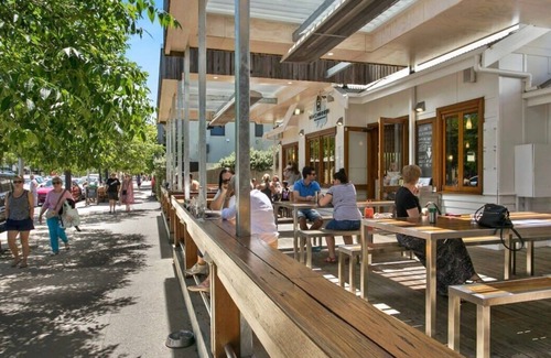 Barwon Heads House | Sundrenched Barwon Heads