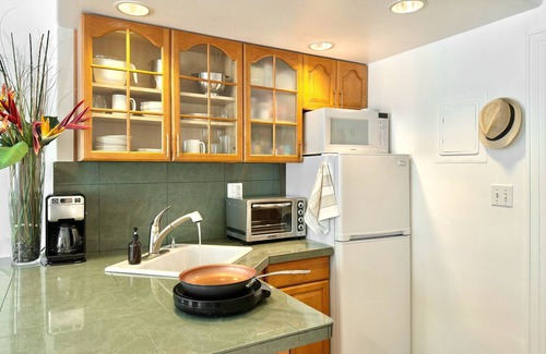 Palm Beach - West Palm Beach Condo | SunDrift Suite: 1br - Kitchen - Clean - Parking! - Pool - Walk Beach & Grocery