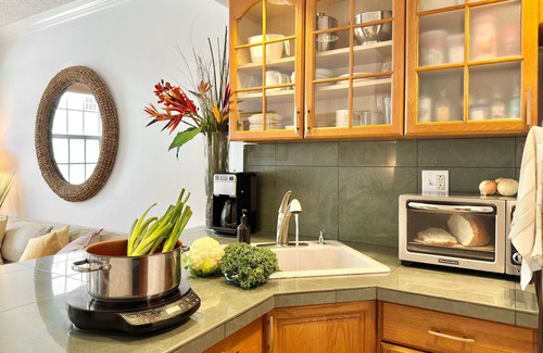 Palm Beach - West Palm Beach Condo | SunDrift Suite: 1br - Kitchen - Clean - Parking! - Pool - Walk Beach & Grocery