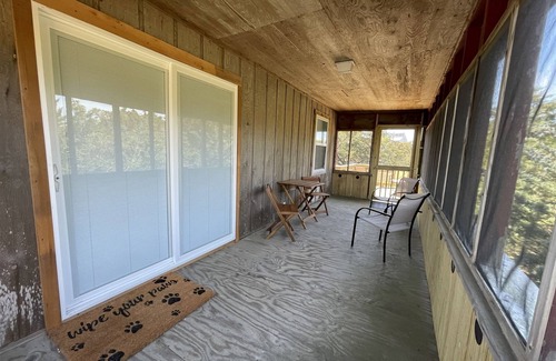 Avon Cottage | Sunfish Cove is a cute and quaint cottage perfect for a small family or a couple.