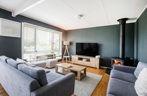 Culburra Beach House | Sunfish Pet Friendly 4 Mins Walk to Beach