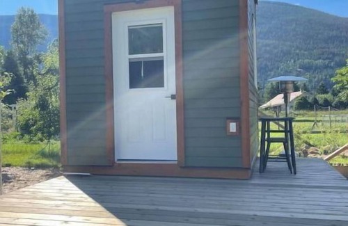 Crescent Valley Cottage | Sunflower Cottage - a walk away to the waterfall or beach
