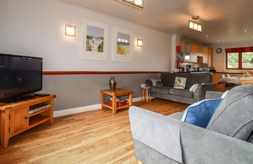 St Issey Cottage | SUNFLOWER COTTAGE, family friendly, with a garden in St Issey
