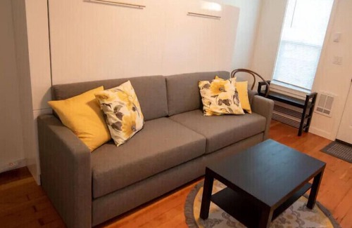 Port Angeles Cottage | Sunflower Cottage in Charming Cherry Hill Neighborhood- 5 Minutes from Downtown