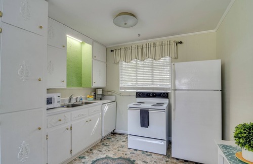 Augusta Cottage | Sunflower Guest House - pet friendly/fenced patio & covered parking
