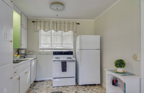 Augusta Cottage | Sunflower Guest House - pet friendly/fenced patio & covered parking