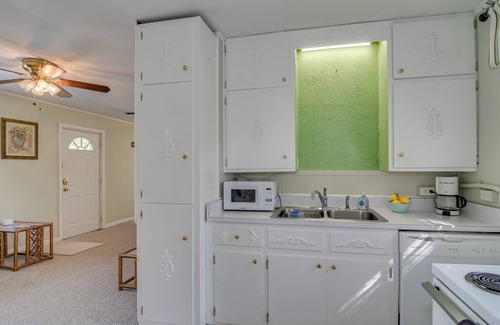 Augusta Cottage | Sunflower Guest House - pet friendly/fenced patio & covered parking