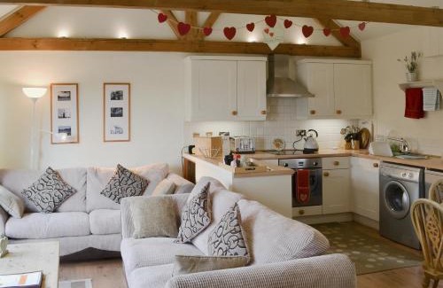 Alford House | Sunflower Holiday Cottage