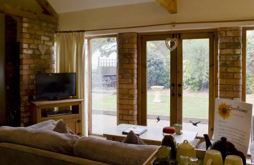 Alford House | Sunflower Holiday Cottage