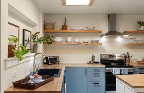 Carbondale House | Sunflower House | Historic Gem Steps from Main St.