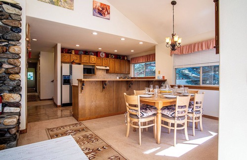 Twin Creeks House | Sunflower Lane - 4BD Sun Valley Retreat + Resort Amenities