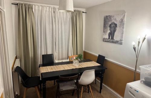 Hanham House | Sunflower villa
