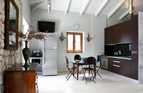 Evgiros House | Sunkiss Private Retreat Cottage With Pool