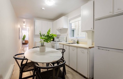 Plateau Mont Royal Apartment | Sunlit 2BR in Plateau Mont-Royal | Downtown