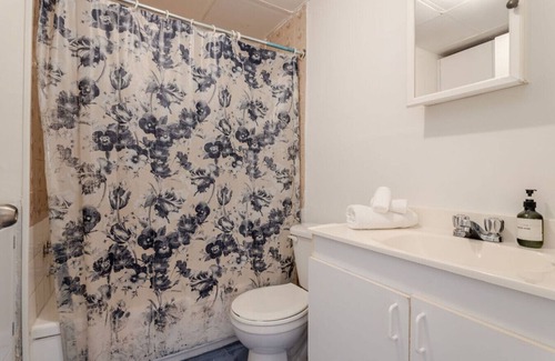 Plateau Mont Royal Apartment | Sunlit 2BR in Plateau Mont-Royal | Downtown