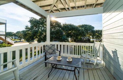 The Point House | Sunlit 3BR Home Golf Cart Included Large 3rd-Floor Deck Sleeps 7