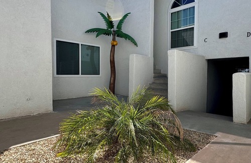 Las Cruces House | Sunlit Crosses Escape for Traveling Professionals